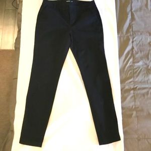 NWOT Old Navy black skinny-style pants size 6, EUC